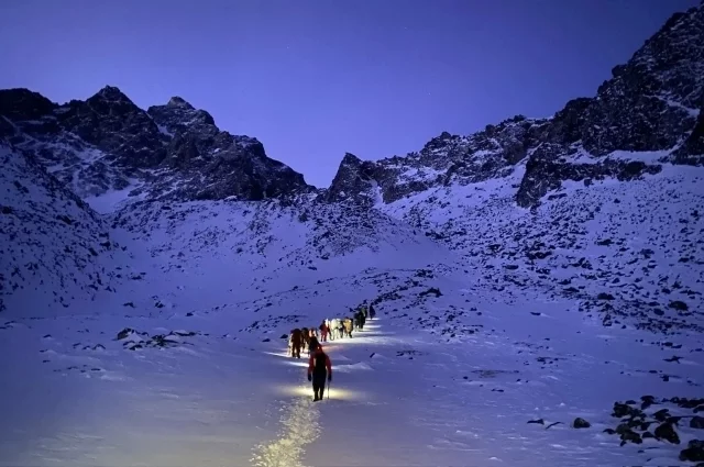 Мунку-Сардык манит туристов даже ночью