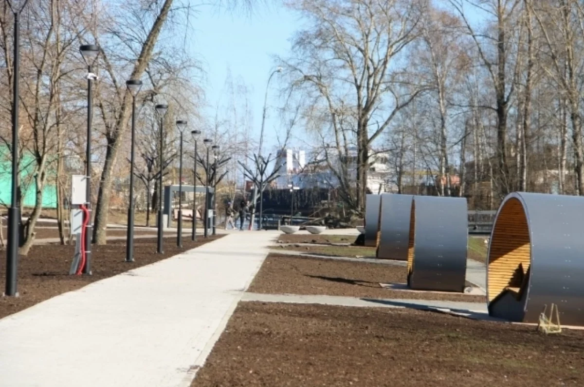 Подрядчик исправляет недочёты в Государевом саду Петрозаводска