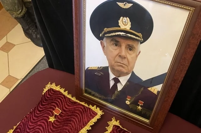 В Брянске прощаются с Иваном Кашиным, Героем Советского Союза.