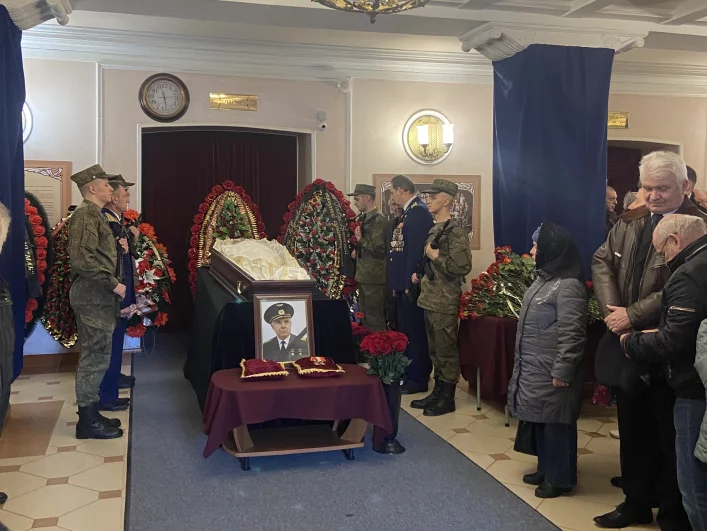 Церемония проходит в Брянском областном театре драмы.