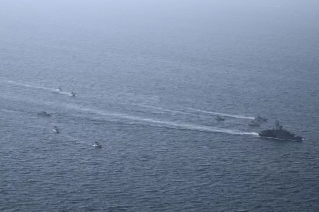 Демонстрация «москитного флота» — это предостережение, адресованное Вашингтону, считает эксперт.