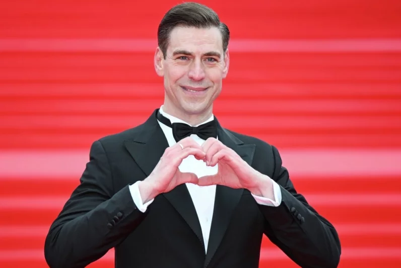 Актер Дмитрий Дюжев на красной дорожке перед церемонией закрытия 48-го Московского международного кинофестиваля в Москве.