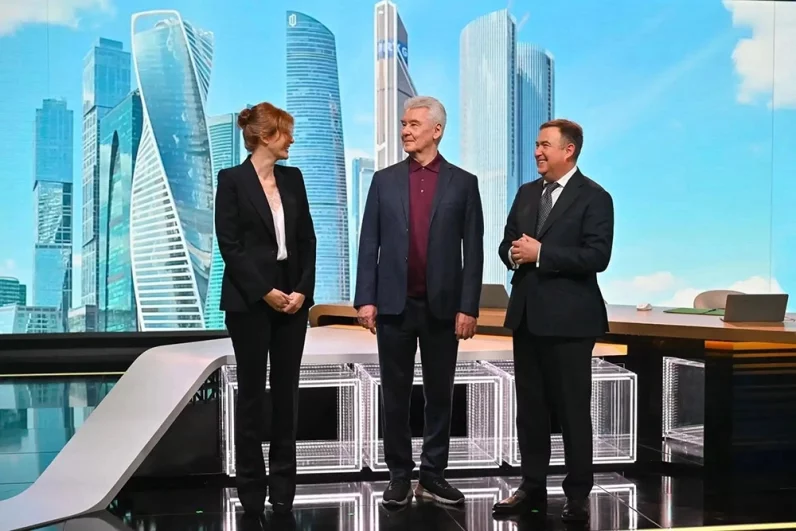 Осмотр студий с LED-экранами и технологиями дополненной реальности (AR). Здесь графика оживает в прямом эфире, создавая уникальную картинку для зрителя.