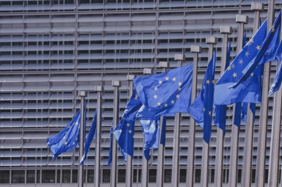 ЕС потребовал от Украины соблюдать ряд условий для получения 90 млрд евро