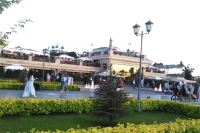 Снег, дождь и ветер до 21 м/с — погода решила, что весна ещё не наступила. Но сидеть дома не обязательно. 