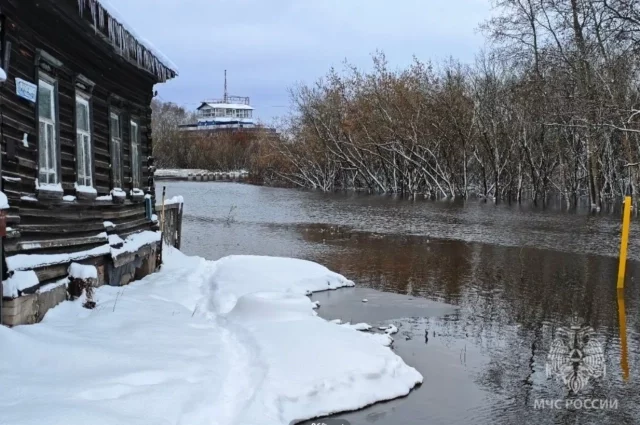Вода в Вятке продолжает прибывать.