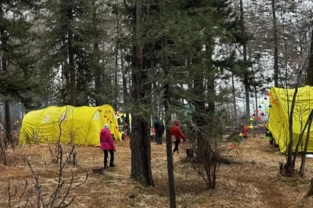 Туристы на Мунку-Сардык