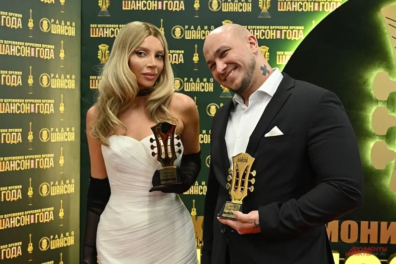 CHEPIKK и Холла.