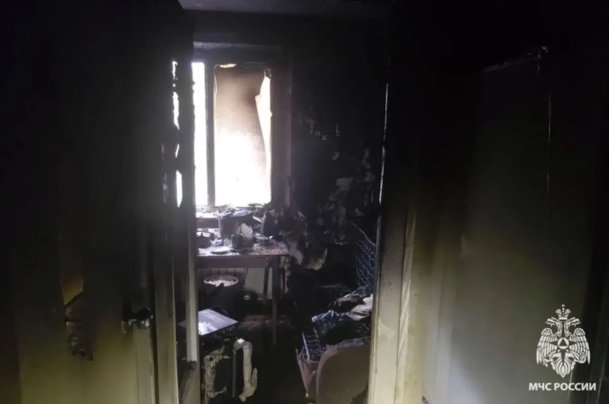 В брянской Жуковке на пожаре в многоквартирном доме эвакуировали 15 человек