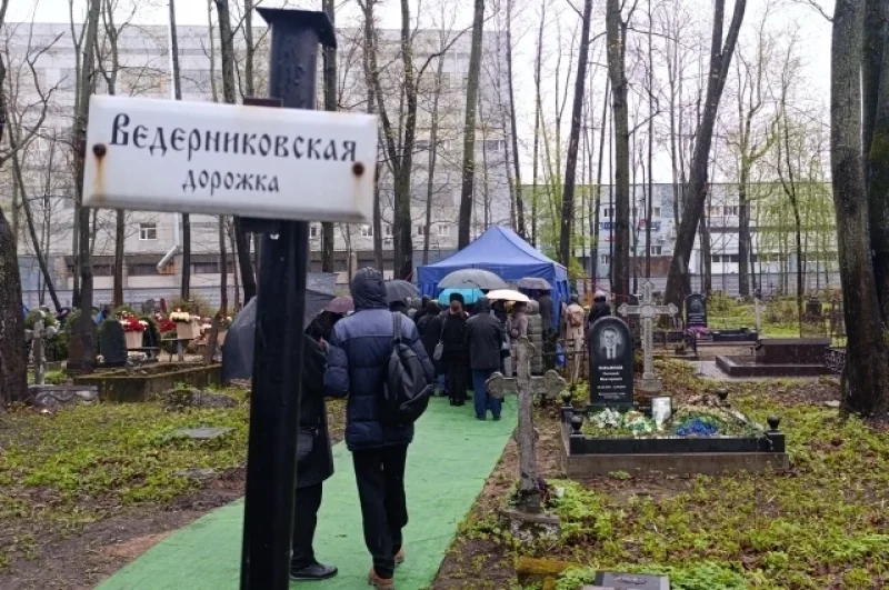 Ведерниковская дорожка на Смоленском кладбище.