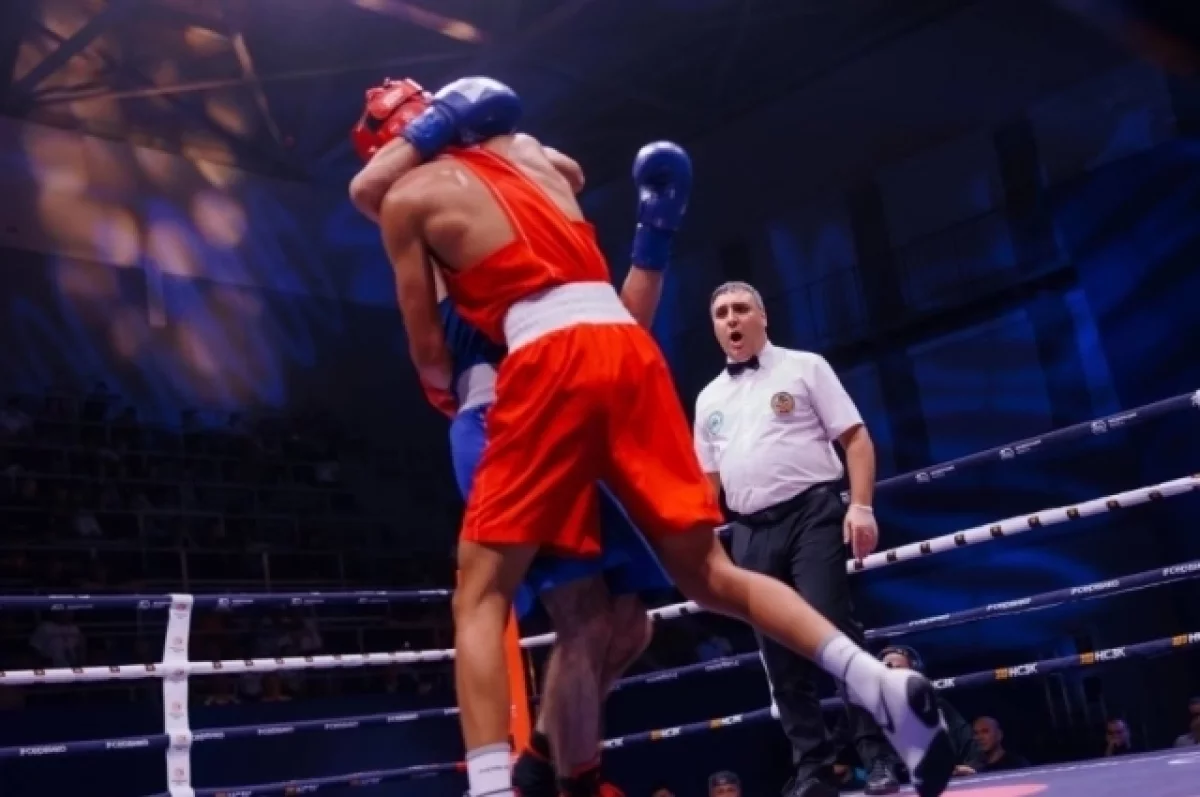 В Турции болельщики устроили драку на ринге после победы русского боксера
