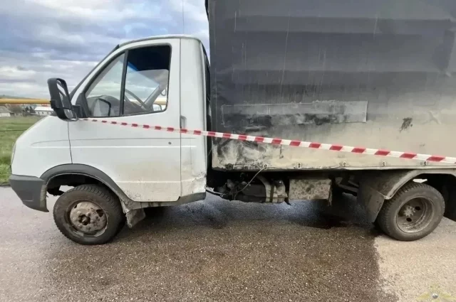 Столкновение с этим грузовиком оборвало жизнь одиннадцатилетнего питбайкера.