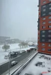 Городские службы рекомендуют москвичам сегодня оставить личные автомобили на парковках.