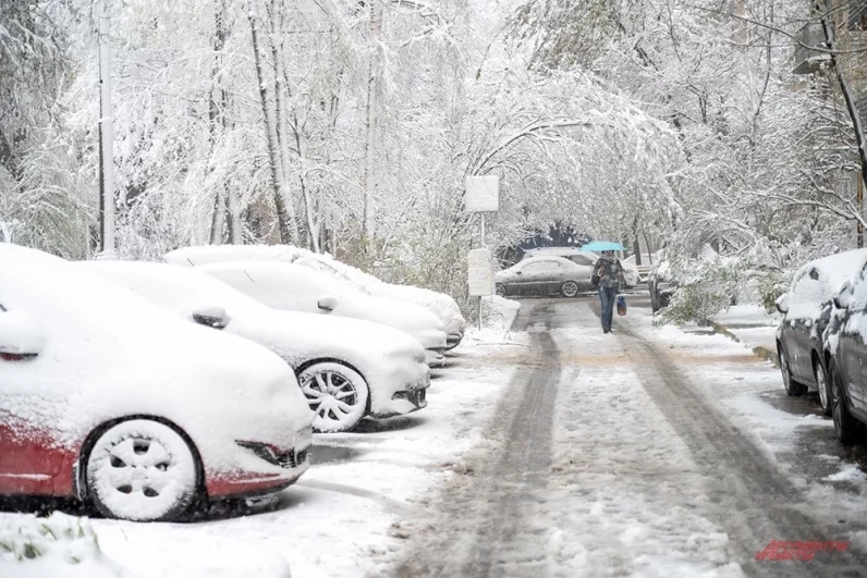 Пустые парковки самокатов: из-за непогоды операторы кикшеринга временно заблокировали поездки.