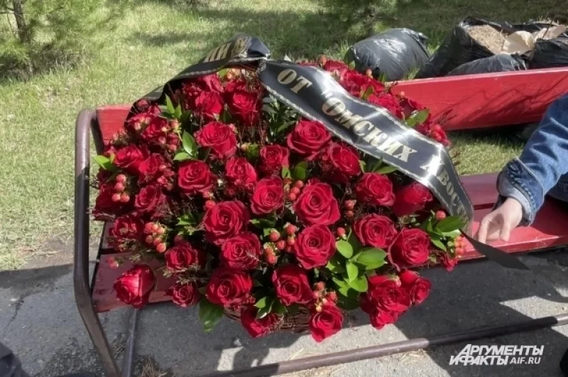 На прощании волонтёры рассказывали, как Валерия залезла в ледяную воду, чтобы спасти собаку.