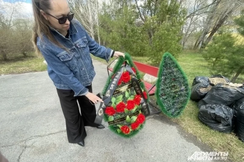 В веренице траурных цветов, что принесли на прощание с Валерией, есть даже венок «От Рины». Оказалось, это имя собаки, которую спасла Валерия.