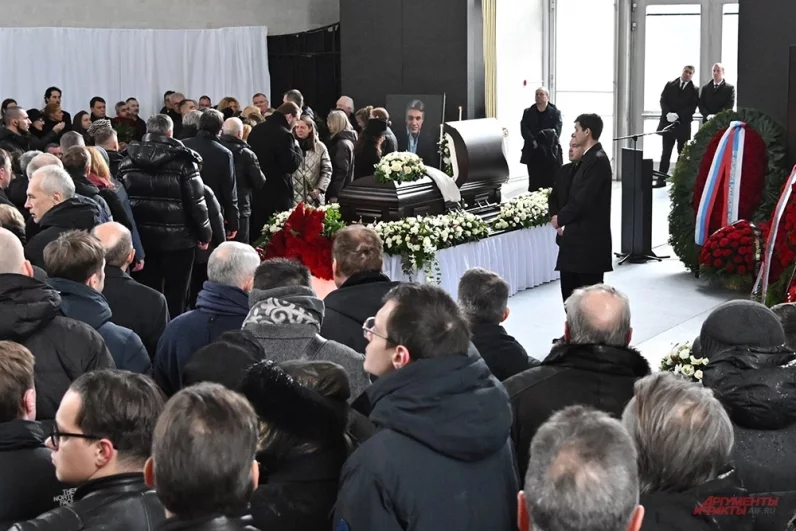 Церемония прощания с телеведущим Алексеем Пимановым в Москве. 