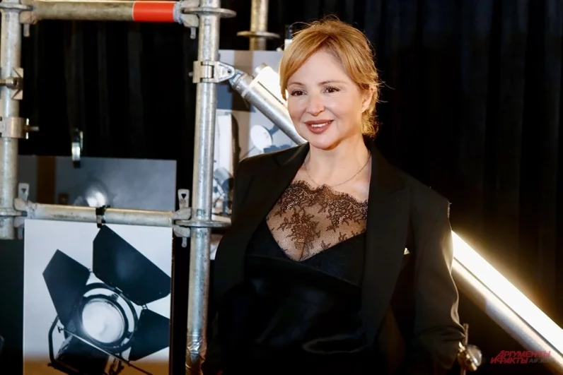 Актриса Анна Банщикова на церемонии вручения  первой индустриальной премии «ЦЕХ. За кадром» в зале «Горький Холл» на киностудии имени Горького в Москве.