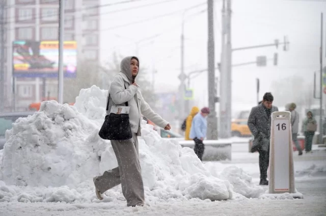 В течение дня в столице ожидается мокрый снег и дождь.
