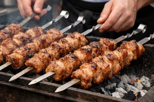 Перемариновать мясо — гораздо хуже, чем недомариновать, считают эксперты.