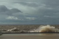 Республику накрыл циклон, пришедший из Москвы. 28 апреля в столице РТ выпал снег с дождём, местами — град. 