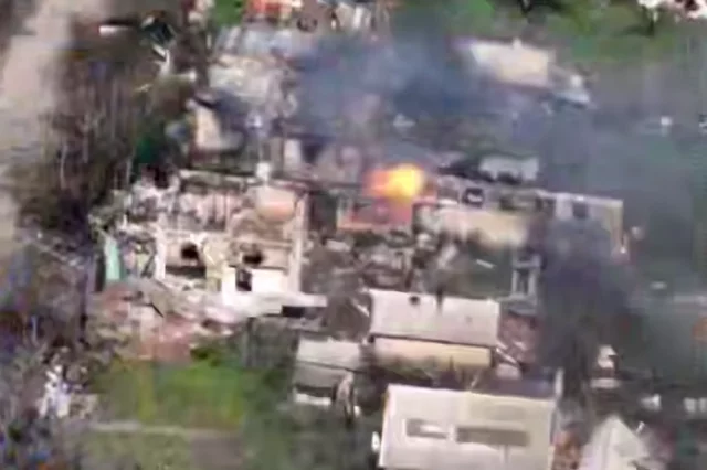 Бои ведутся на южных подступах к городу.