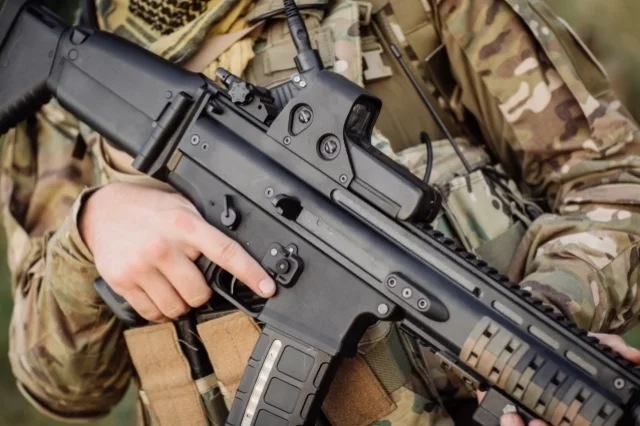 Под прицелом находятся элитные части врага.