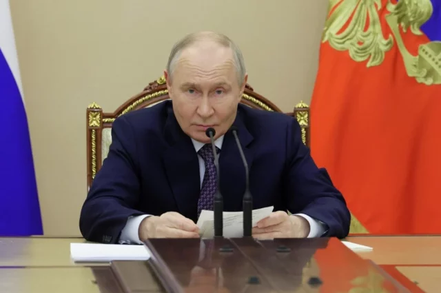 Президент РФ Владимир Путин проводит совещание по вопросам безопасности на выборах 2026 года.