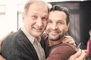 Виктор уверен, что отец и «в жизни плюс-минус такой, каким люди видят его на экране».