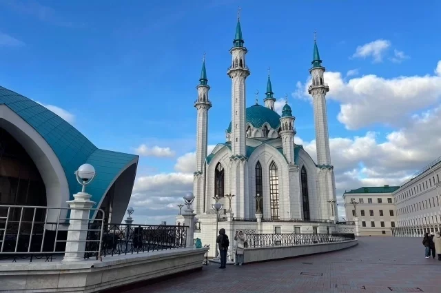 В столице Татарстана запланировано больше десятка событий: от концертов звёзд нулевых и уличных фестивалей до парада Победы и мистической кинопремьеры.