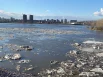Наблюдать за движением снежных глыб — занятие медитативное.