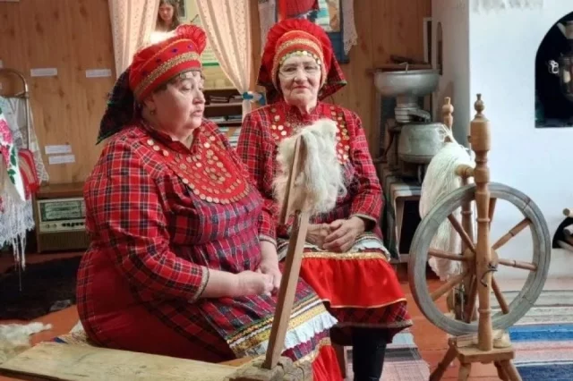 Нагайбачки в национальных костюмах