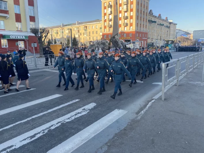 В шествие участвуют и девушки.