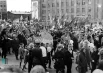 Жители Перми на первомайской демонстрации на Октябрьской площади, 1967 г.
