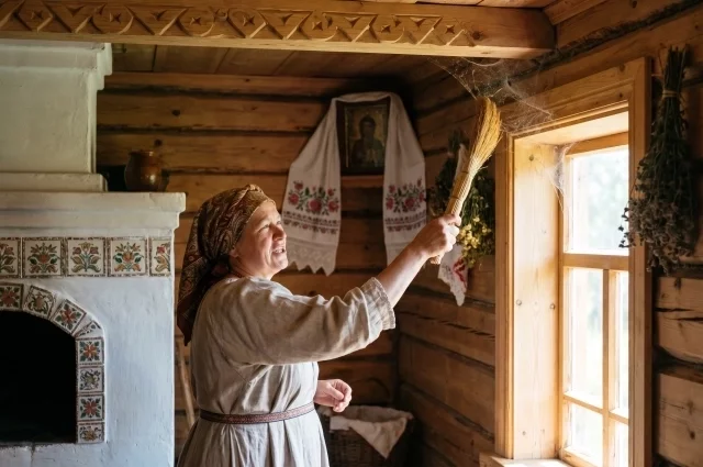 Предки верили, что смести паутину на Луков день — лишить себя и домочадцев всего хорошего.