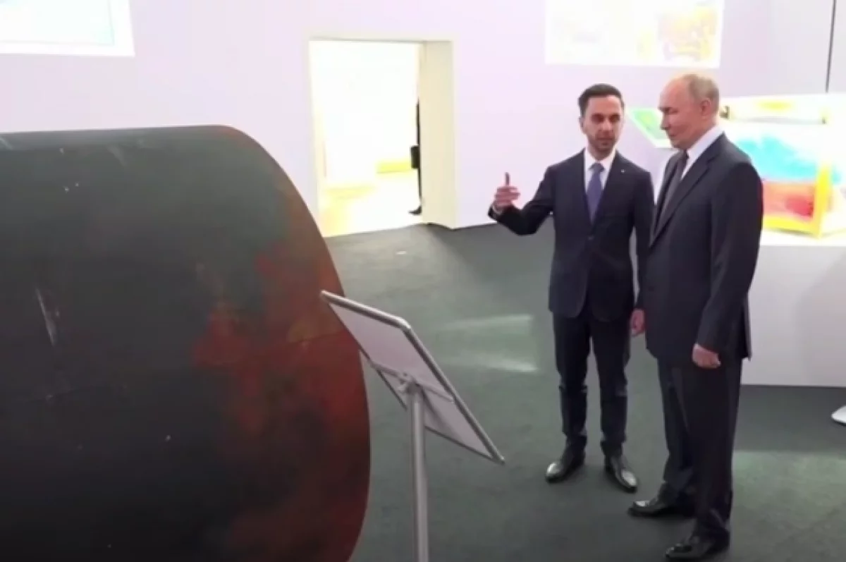 Путин осмотрел выставку «Герои спецоперации: подвиг единства»