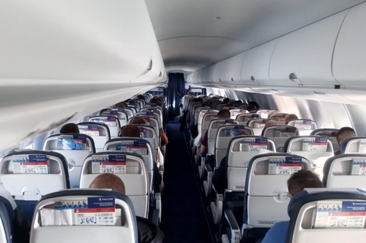 Студентки медвуза оказали помощь пассажирам рейса Москва — Владивосток