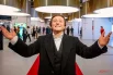 Сергей Безруков изображён со своей фирменной улыбкой, и недаром — на выставке есть фигуры Александра Пушкина и Владимира Высоцкого, роли которых актёр играл.