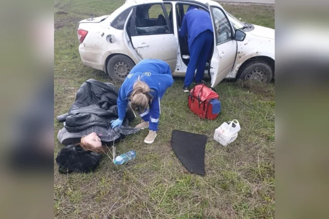 У неё перелом позвонка, черепно-мозговая травма. 