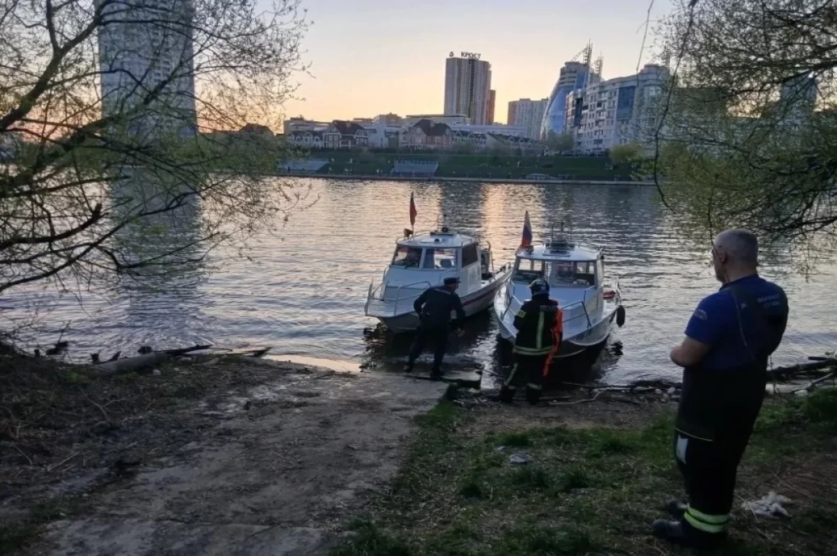 Опубликованы кадры с места ЧП с катамараном на Москве-реке