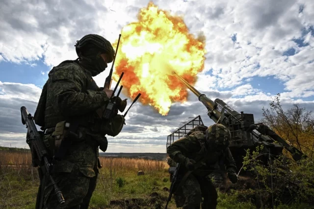 Военные эксперты считают, что штурм Славянска начнется раньше, чем пойдет большая «движуха» на запорожском участке ЛБС, прежде всего в северной части, где успешно ведут боевые действия войска группировки «Восток». 