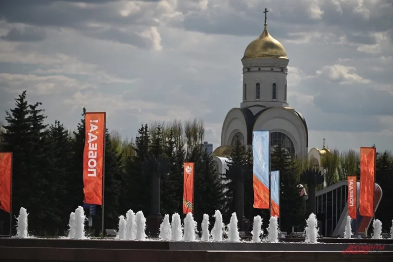 Оформили и фонтаны на Поклонной горе.