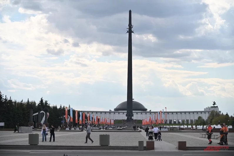 Поклонная гора с видом на Музей Победы.