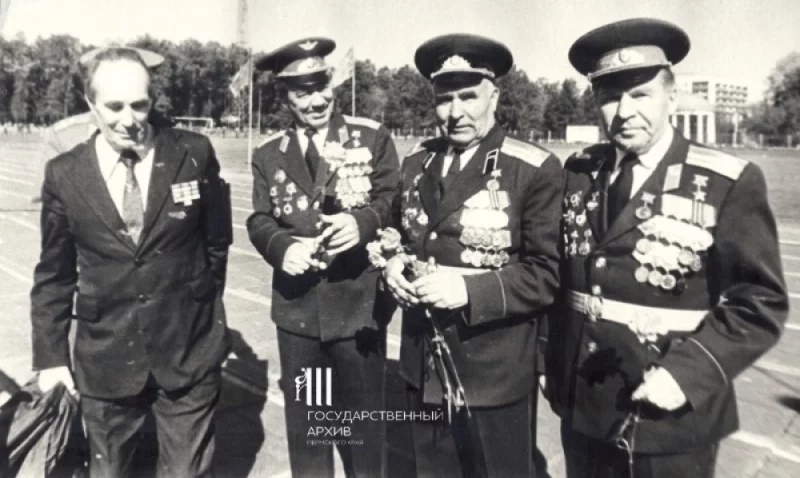 Встреча ветеранов в городском саду им. Горького в День Победы. Пермь, 1986 г.