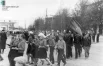 Участники детской военной игры «Зарница» на площади во время парада в честь Дня Победы в Великой Отечественной войне. Кудымкар, Пермская область, 9 мая 1962 г. Фотограф: С.Ф. Тараканов.