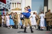 Студенты столичного Открытого колледжа Софья Хлебникова и Макар Шмаков считают участие в акции возможностью поблагодарить предков за мирное небо.