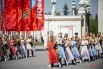 Для многих участников акции этот танец — личная дань памяти прадедам-фронтовикам.
