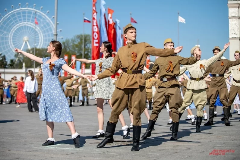 Легендарный «Майский вальс» Игоря Лученка на стихи фронтовика Михаила Ясеня стал музыкальной основой патриотической акции.