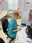 Аськова Александра Сергеевна. Работает медицинской сестрой прививочного кабинета, стаж работы — 14 лет. Доброжелательная и очень ответственная, любит детей и свою работу.