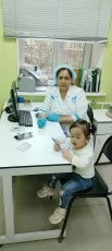 Аюбова Мубаро Бобоевна. Работает медицинской сестрой процедурного кабинета с 1989 года. С 2010 года трудится в КГБУЗ «Детская городская поликлиника № 1».